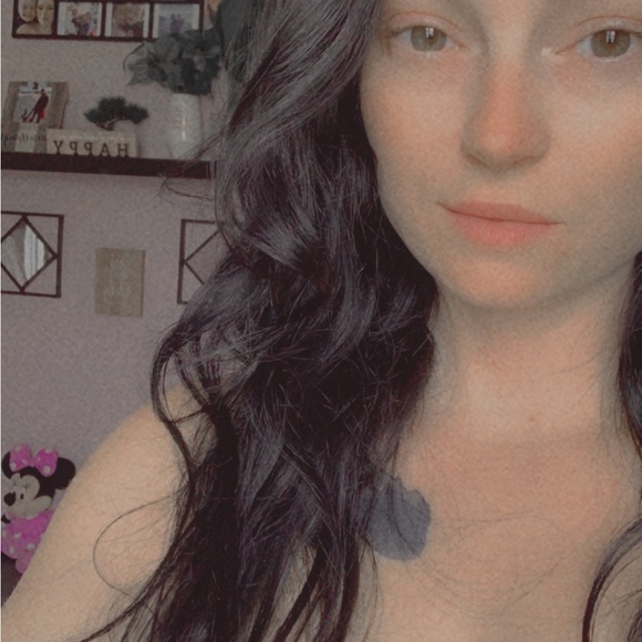 Meet your Posher, Alyssa - Picture 1 of 1